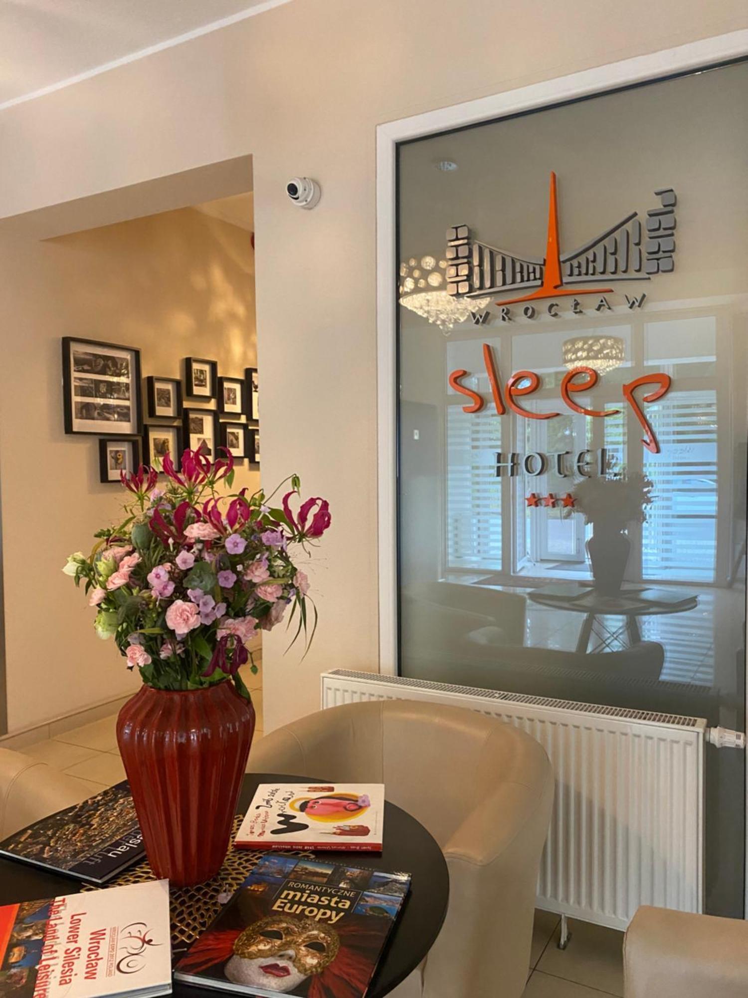 Hotel Sleep Wroclaw Bagian luar foto