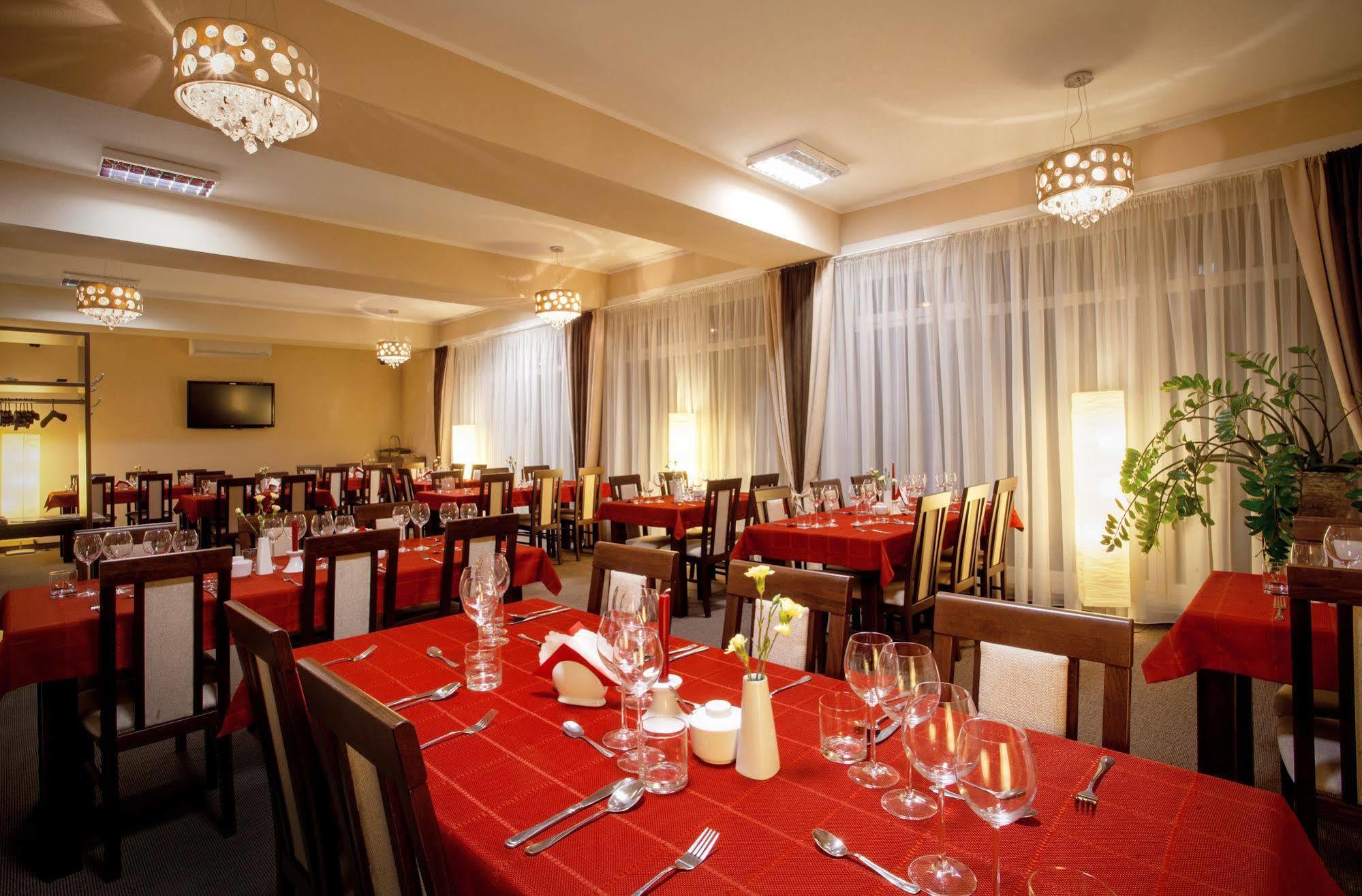 Hotel Sleep Wroclaw Bagian luar foto