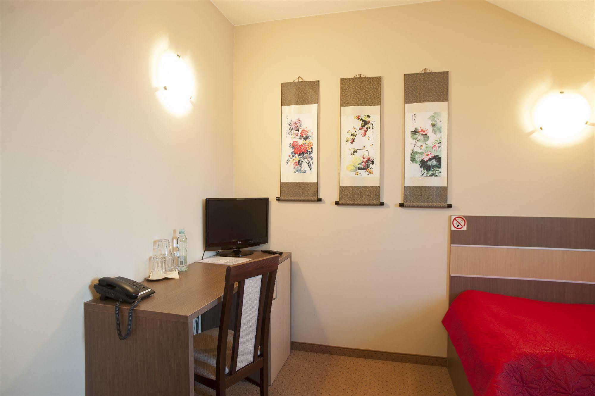 Hotel Sleep Wroclaw Bagian luar foto
