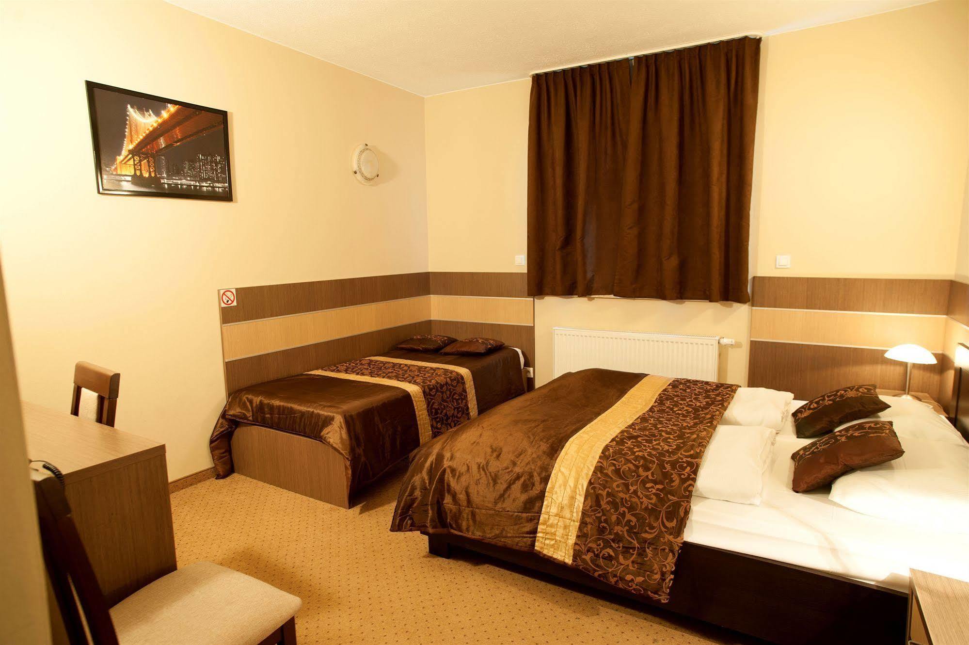 Hotel Sleep Wroclaw Bagian luar foto