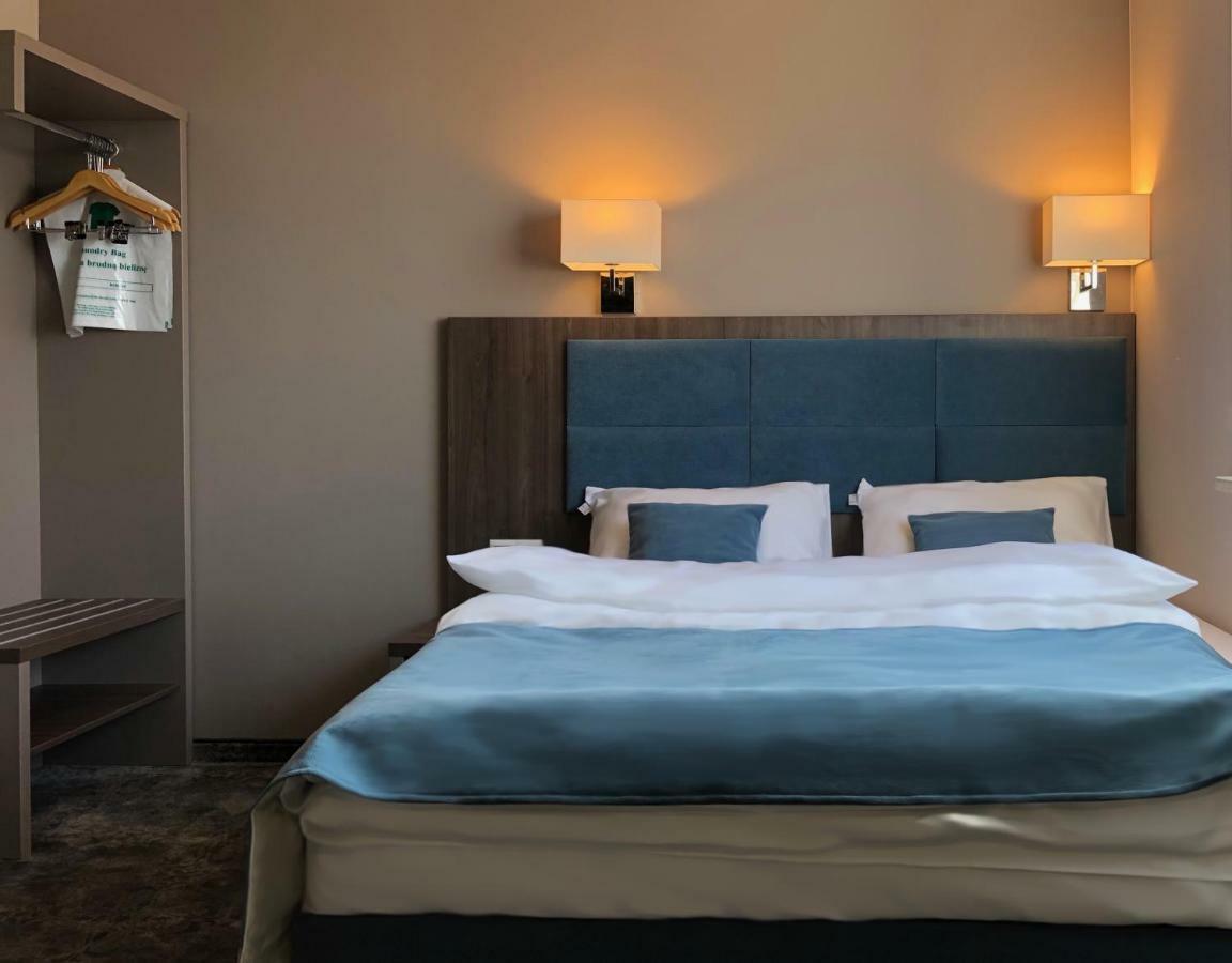 Hotel Sleep Wroclaw Bagian luar foto